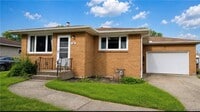 Building Photo - 36 Jamaica Ln