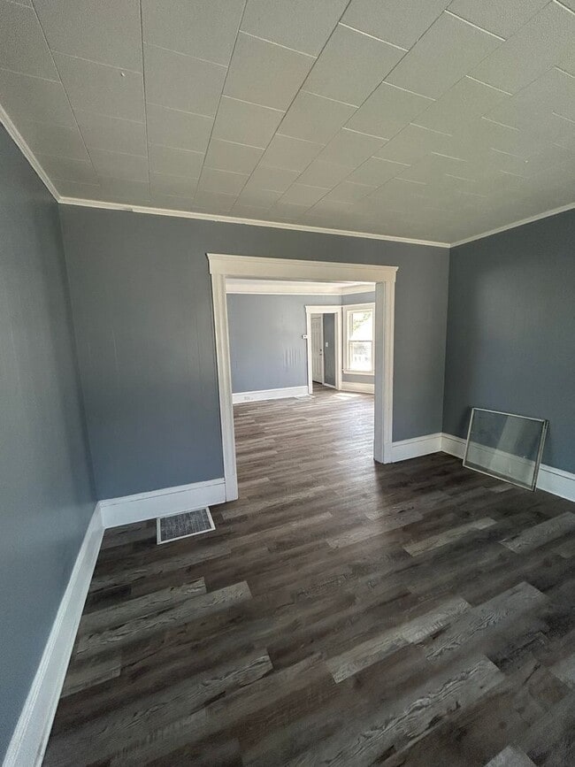 Building Photo - Great 2 Story 3 bedroom Section 8 accepted