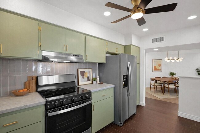 Building Photo - 3655 N 5th Ave