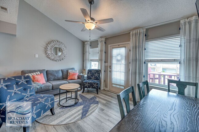 Building Photo - FULLY FURNISHED OFF-SEASON MONTHLY RENTAL - AVAILABLE TO START NOV 10TH