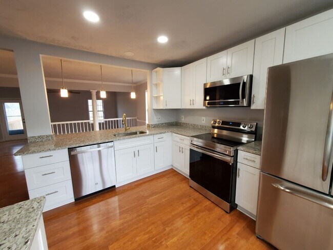 Building Photo - 211 Sterling Ct