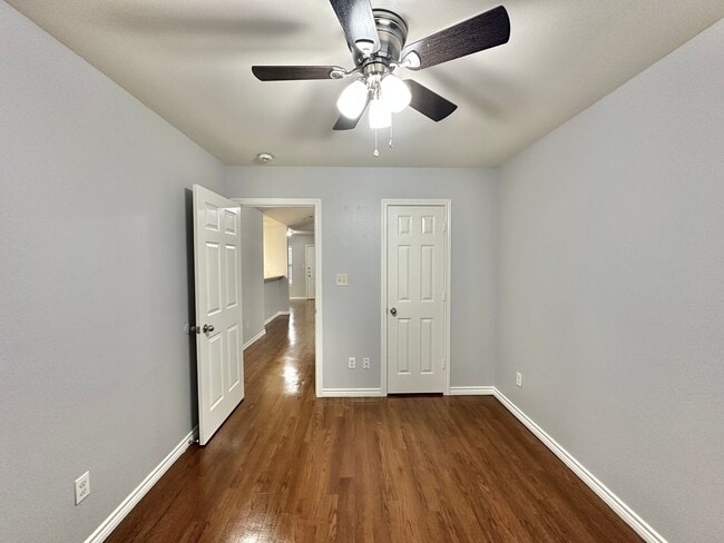 Building Photo - 3 Bedroom 2 Bath Duplex at Mansion Creek in Tyler! 1/2 off first full months rent