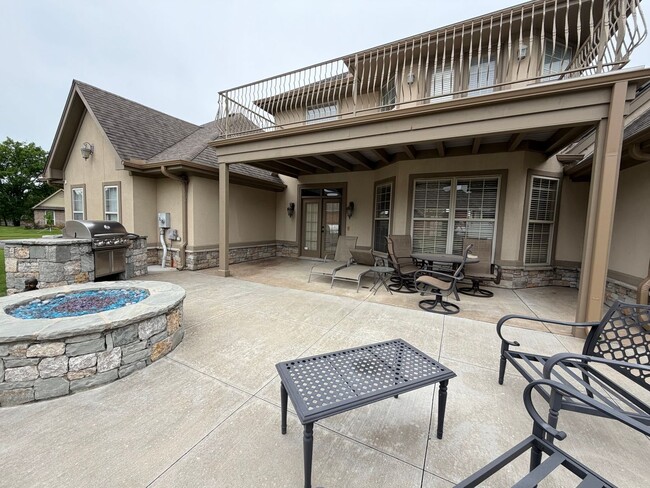 Building Photo - Broken Arrow Schools-Gated Community!