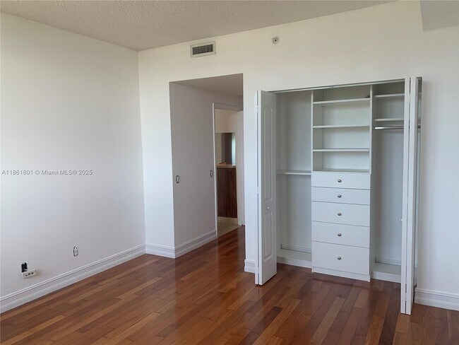 Building Photo - 2475 Brickell Ave