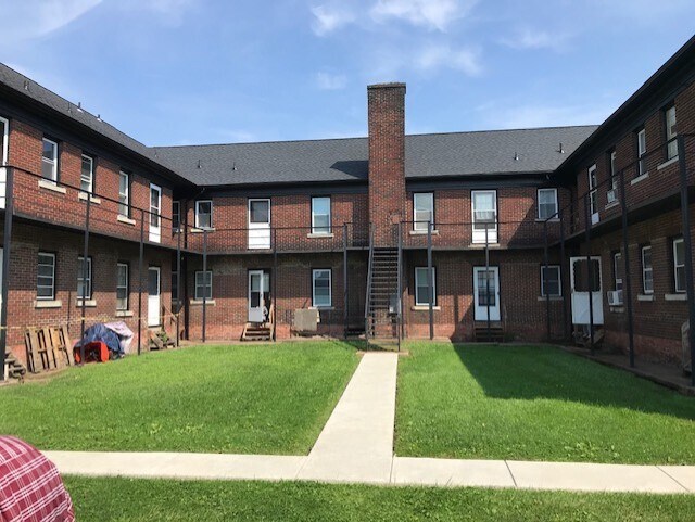 Building Photo - 422 Skillen St