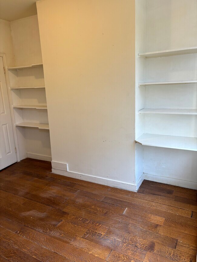 Entrance - 1326 W Pratt St