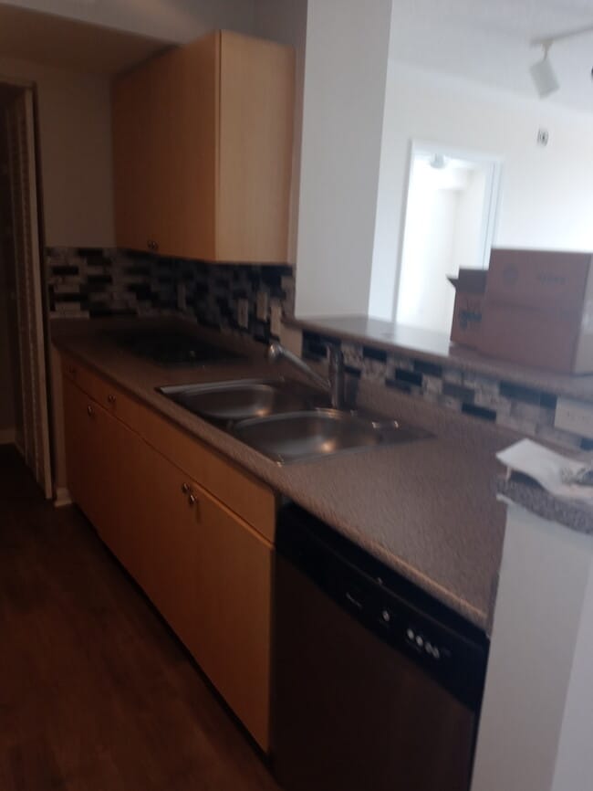 Building Photo - Hollywood Condo