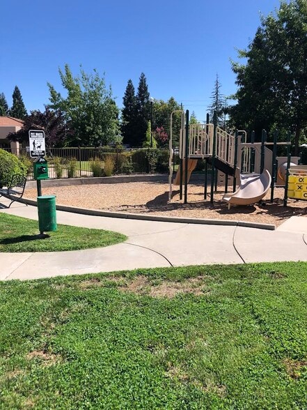 pet stations located throughout the property - 10001 Woodcreek Oaks Blvd