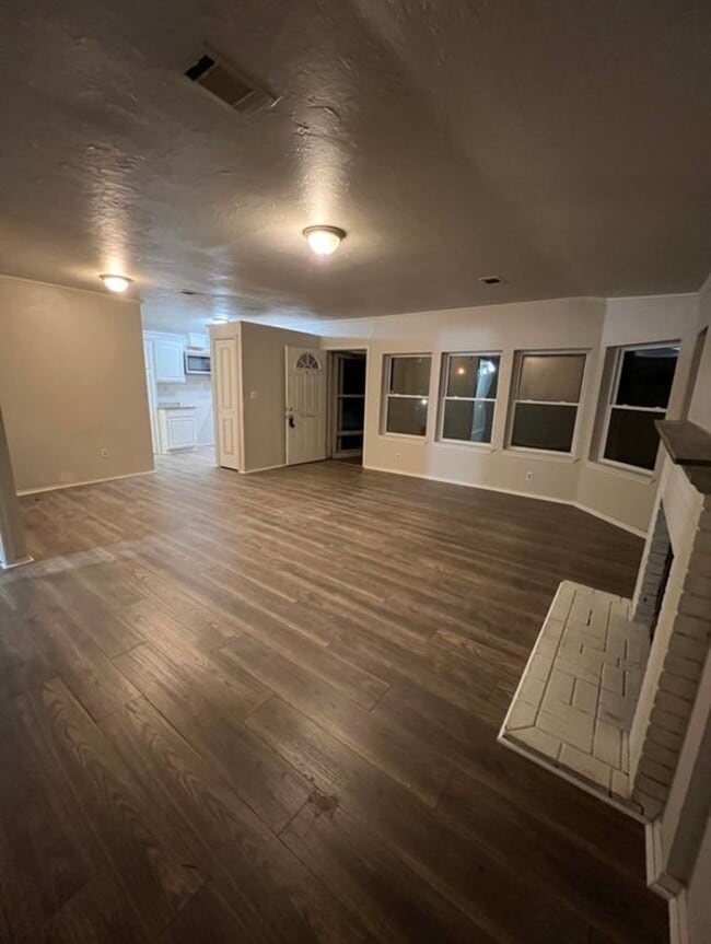 Building Photo - 12232 Woodland Hills Dr