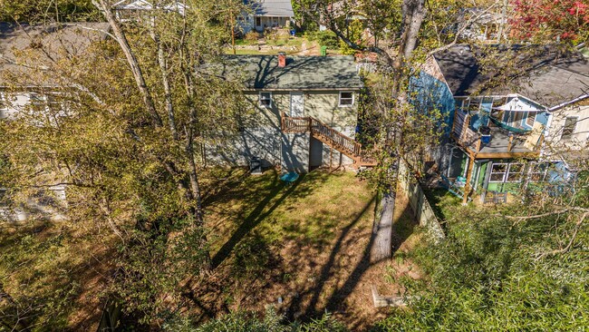 Building Photo - Bright 3-Bedroom in West Asheville with Fe...