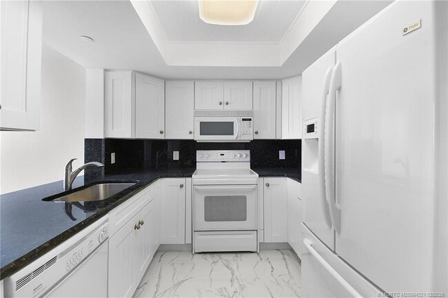 Building Photo - 8750 S Ocean Dr