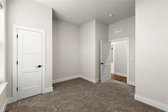Building Photo - 2648 Sandy Plains Rd