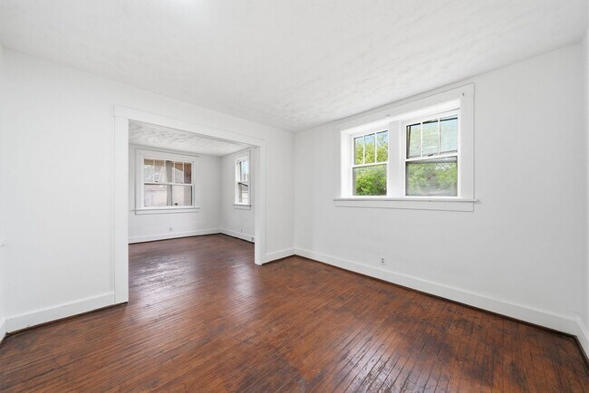 Building Photo - 1211 Emily St
