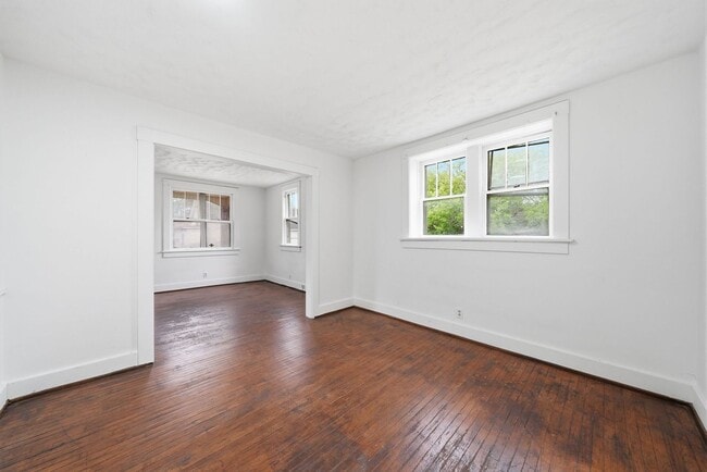 Building Photo - Freshly Renovated 3 Bedroom Home