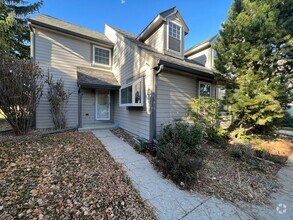 Building Photo - Tranquil 3 bedroom 3 bathroom Townhome loc...