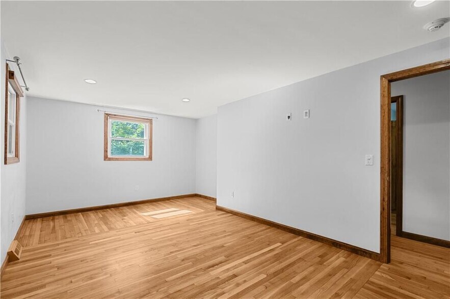 Building Photo - 25 Harris Dr