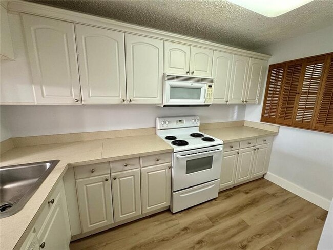 Building Photo - 9311 Orange Grove Dr