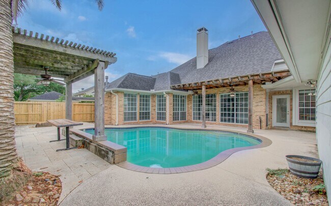 Building Photo - 1311 Hopkins Park Dr