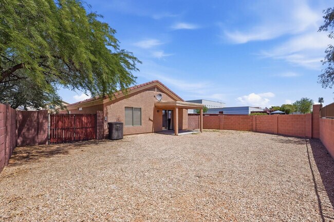 Building Photo - 23851 W Lasso Ln