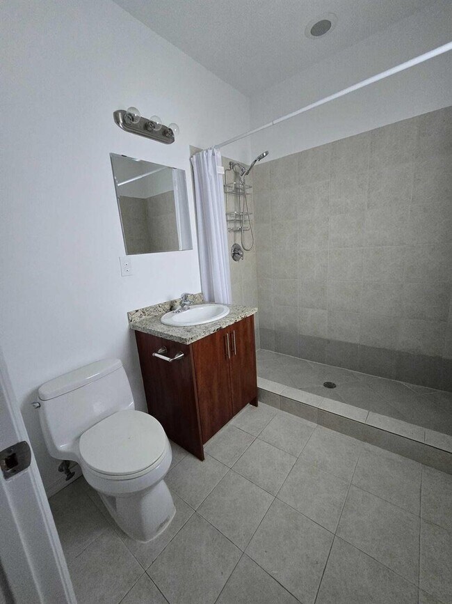Building Photo - Southwest 9th Street, Fort Lauderdale, FL 33315 - 3 BR 3.5 BA townhouse