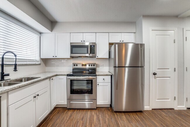 Building Photo - Creekside Condominumums