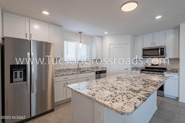Building Photo - 10611 W Halsey Dr