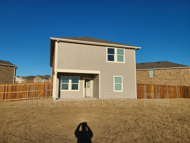 Building Photo - 301 Madison Way