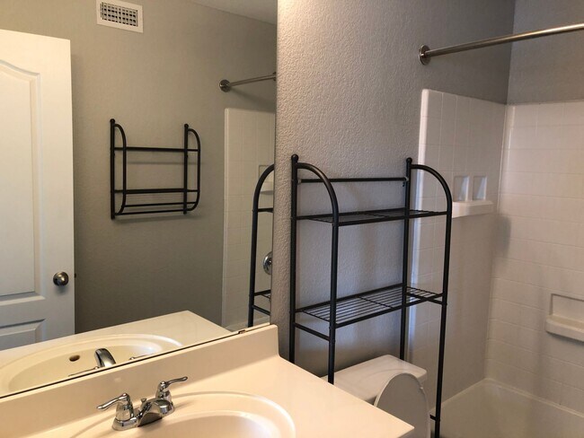 Building Photo - 131 Rush Haven