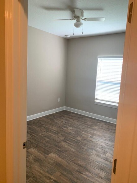 2d room - 2273 Palo Alto St