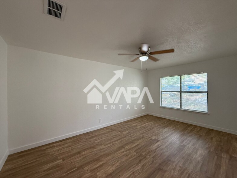 Building Photo - 7718 Gallant Ridge Dr