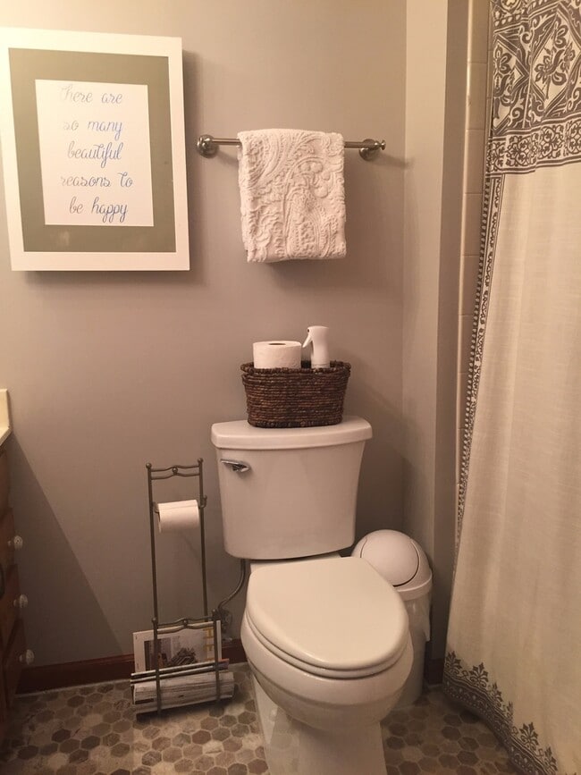 Building Photo - Spacious 3BR 2BA One-level West Knox