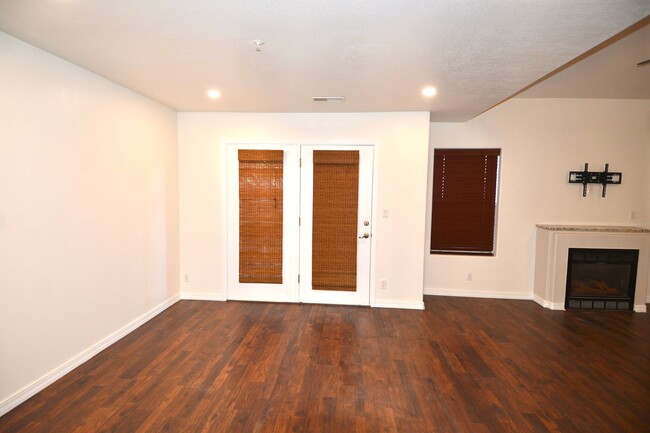 Building Photo - Totally Remodeled. Hurry Won't Last Long!