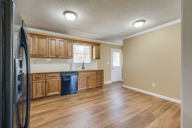 Building Photo - 4br/ 2 ba private home in Bristol TN