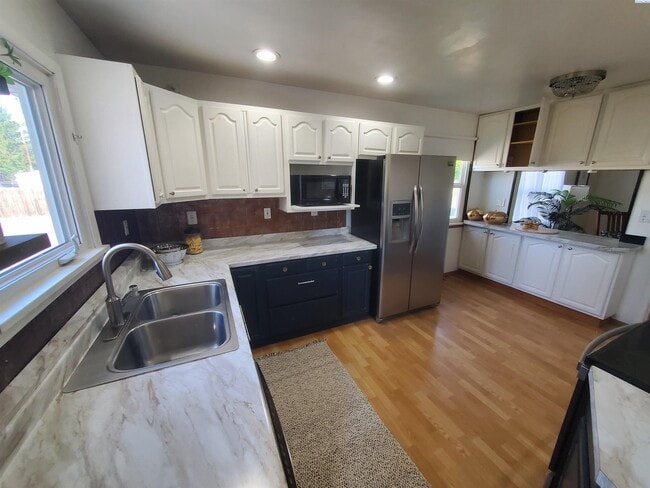 Building Photo - Central kennewick rental