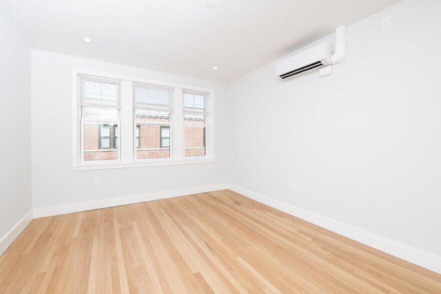 Building Photo - 19 Forest St