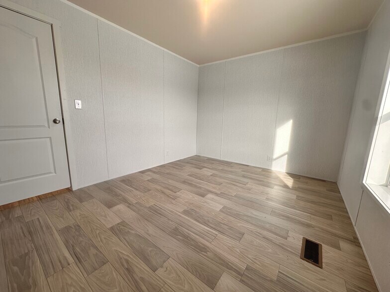 Building Photo - 26 Jubilee St