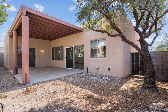 Building Photo - 3730 N Bay Horse Loop