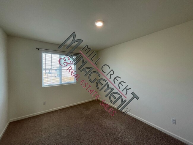 Building Photo - Like New Home In North East Visalia