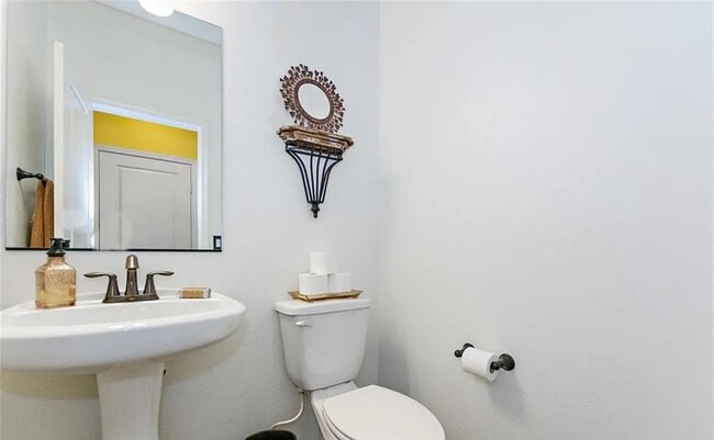 Building Photo - 418 Vista Dr