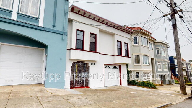 Building Photo - 806 35th Ave