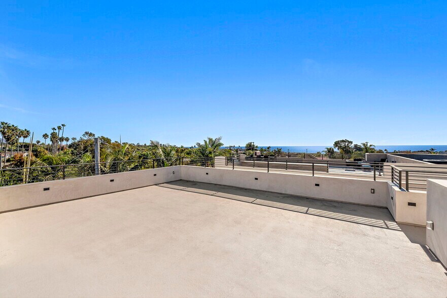 Building Photo - 207 W Avenida San Antonio