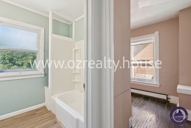 Building Photo - 2727 Robinwood Ave