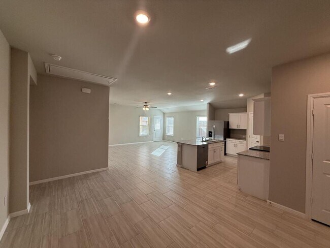 Building Photo - 421 Blanco Dr