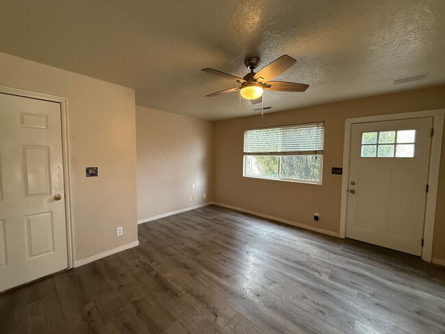 Building Photo - Townhome for Rent