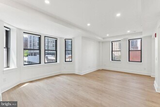 Building Photo - 135 S 19th St