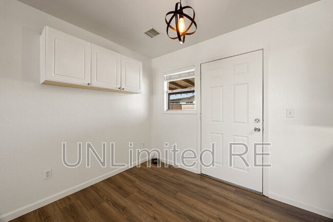 Building Photo - 8430 E Sommer Dr
