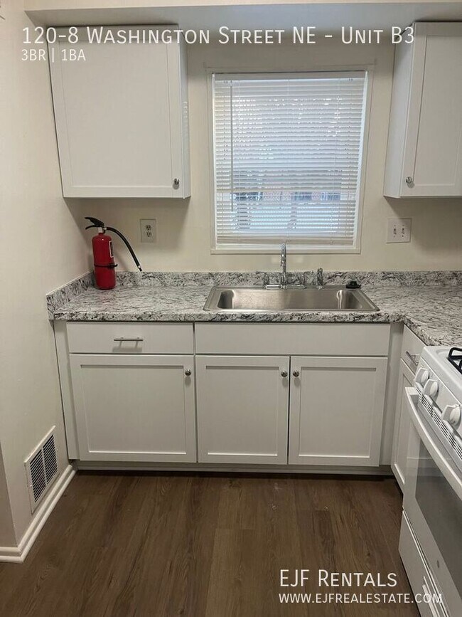 Building Photo - 120 Washington St NE