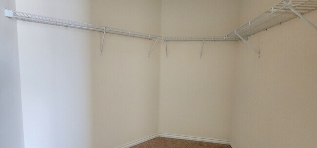 Building Photo - Spacious 5-Bedroom Home in Gated Las Vegas Community