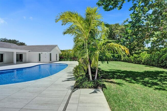 Building Photo - 2800 Banyan Blvd Cir NW