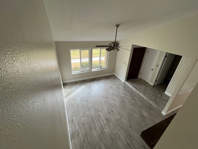 Building Photo - Condo